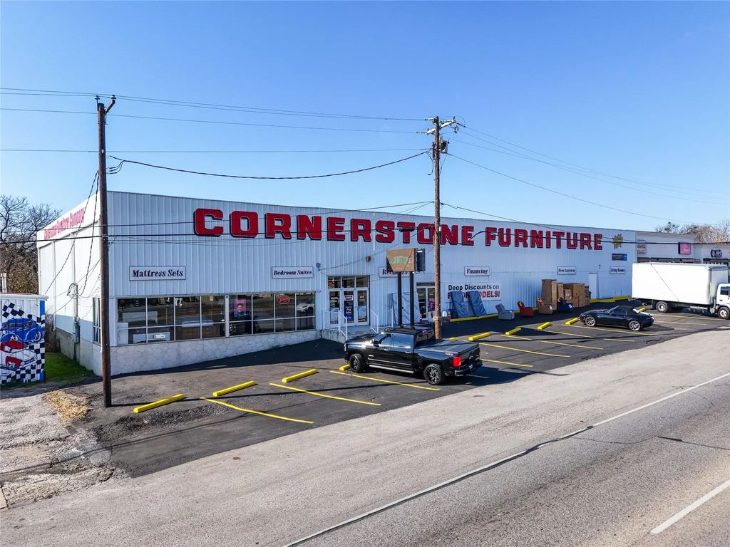 2615 Jacksboro Highway, River Oaks