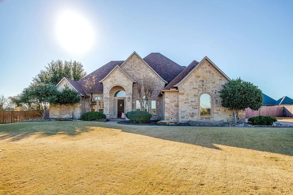 8280 Armstrong Way, Waxahachie
