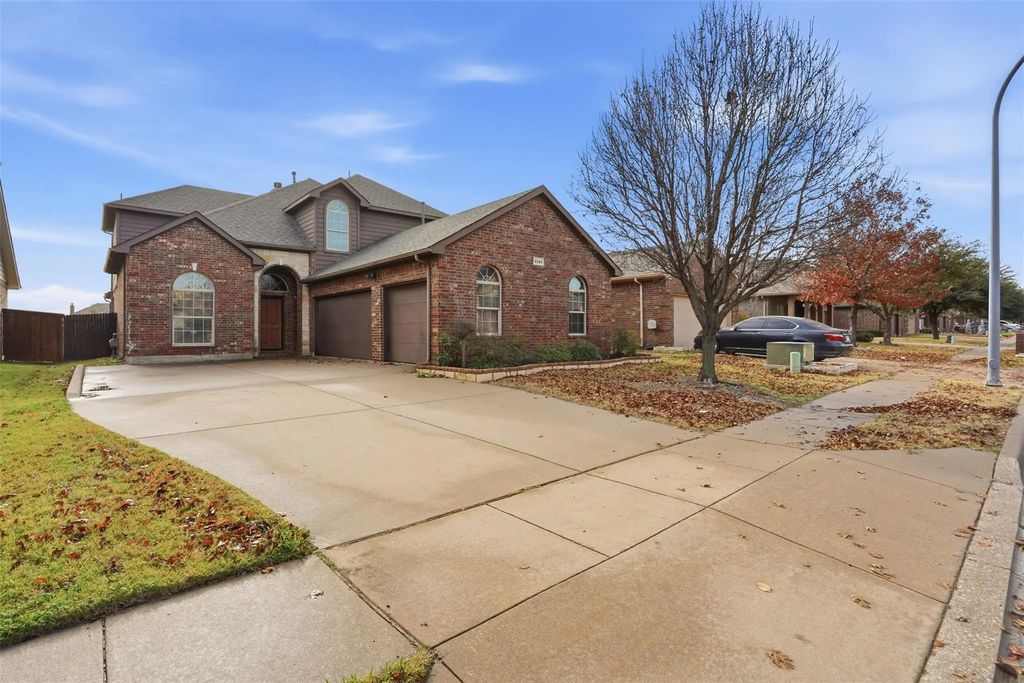 2268 Laurel Forest Drive, Fort Worth