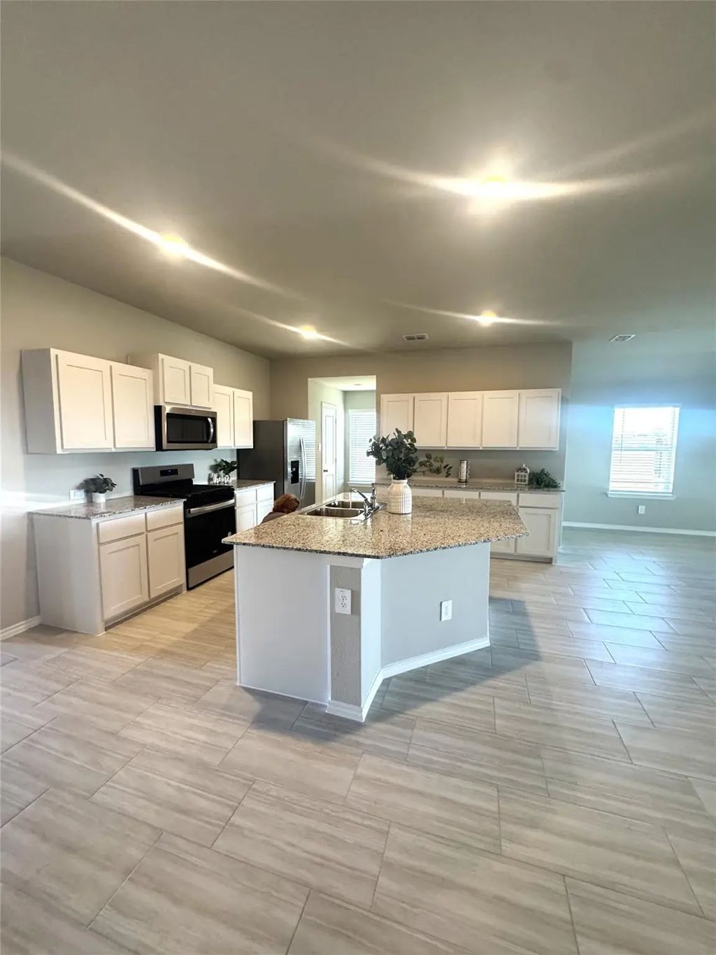 5561 Rollins, Krum