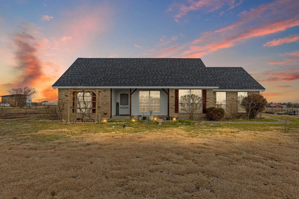 108 Horseshoe Bend, Leonard