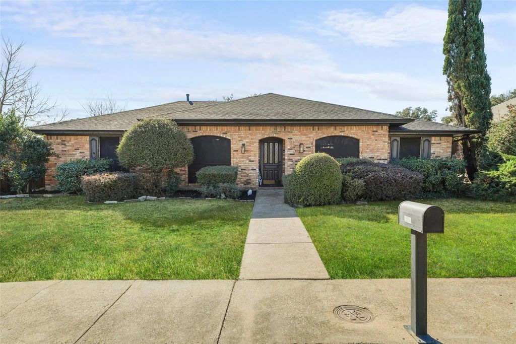 1954 Chesham Drive, Carrollton