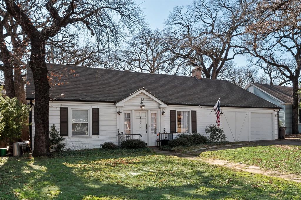 2216 Lotus Avenue, Fort Worth