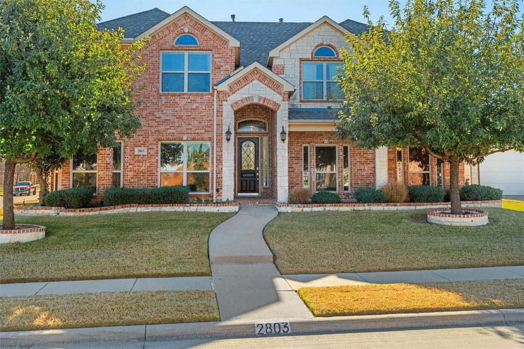 2803 Pino, Grand Prairie