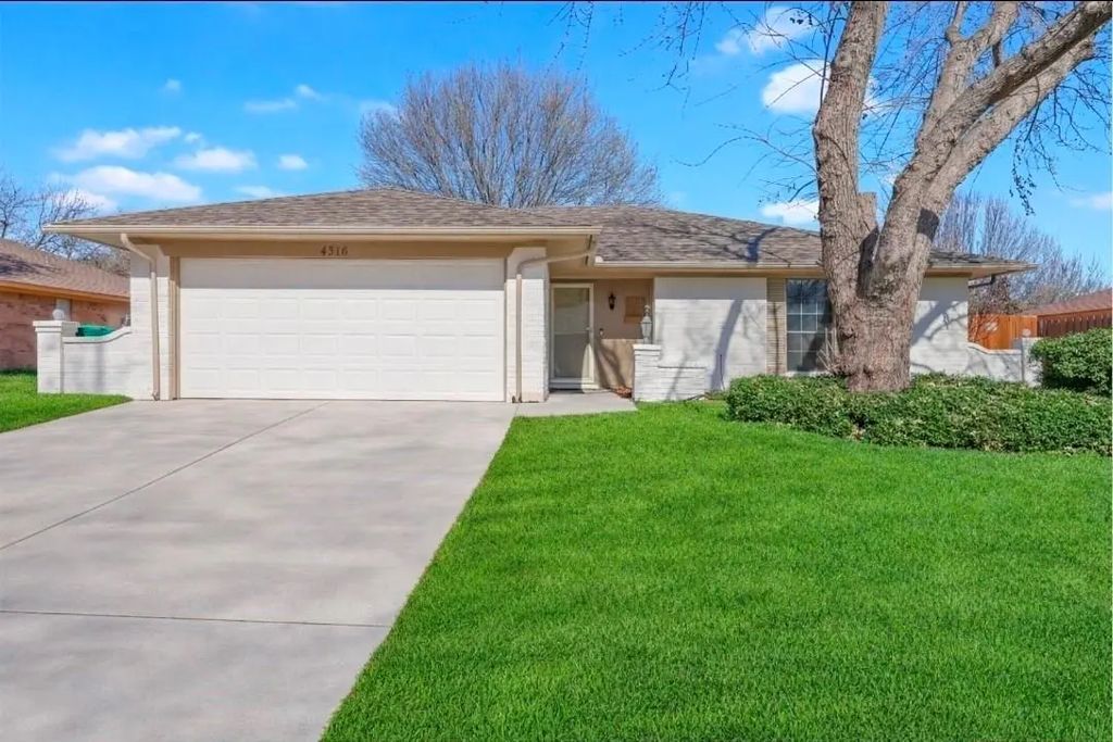 4316 Yellowleaf Drive, Fort Worth