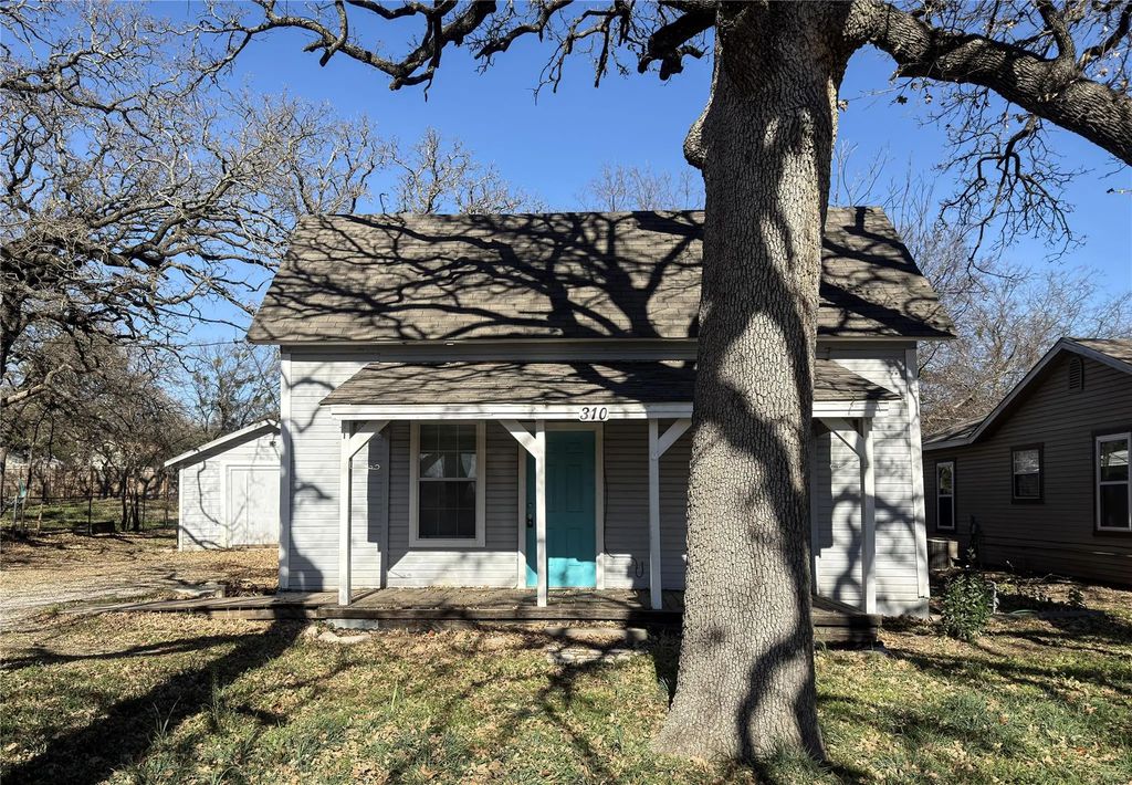 310 W Russell Street, Weatherford
