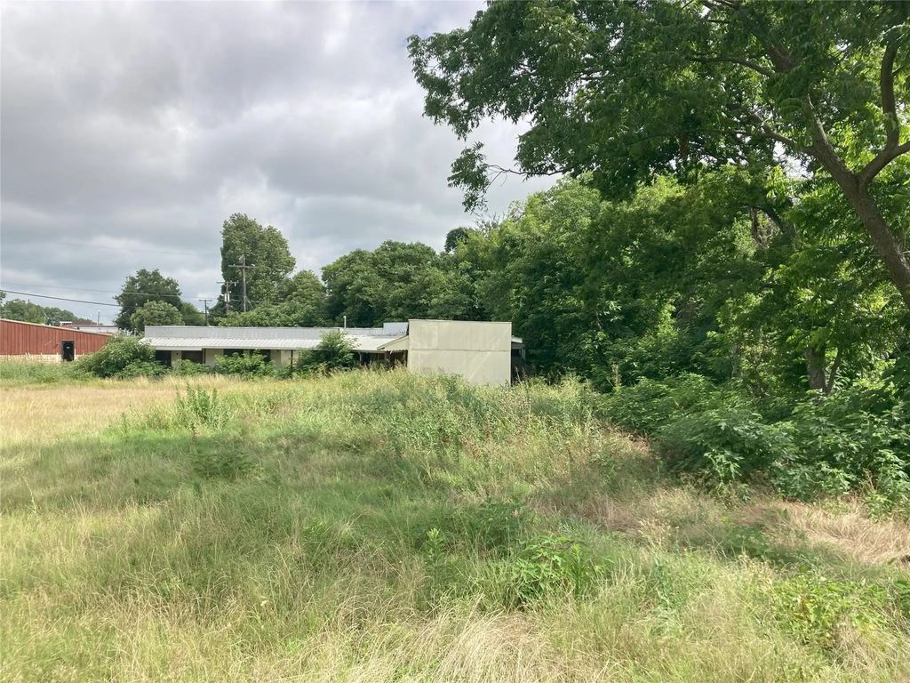 100 N Parkway Drive, Alvarado
