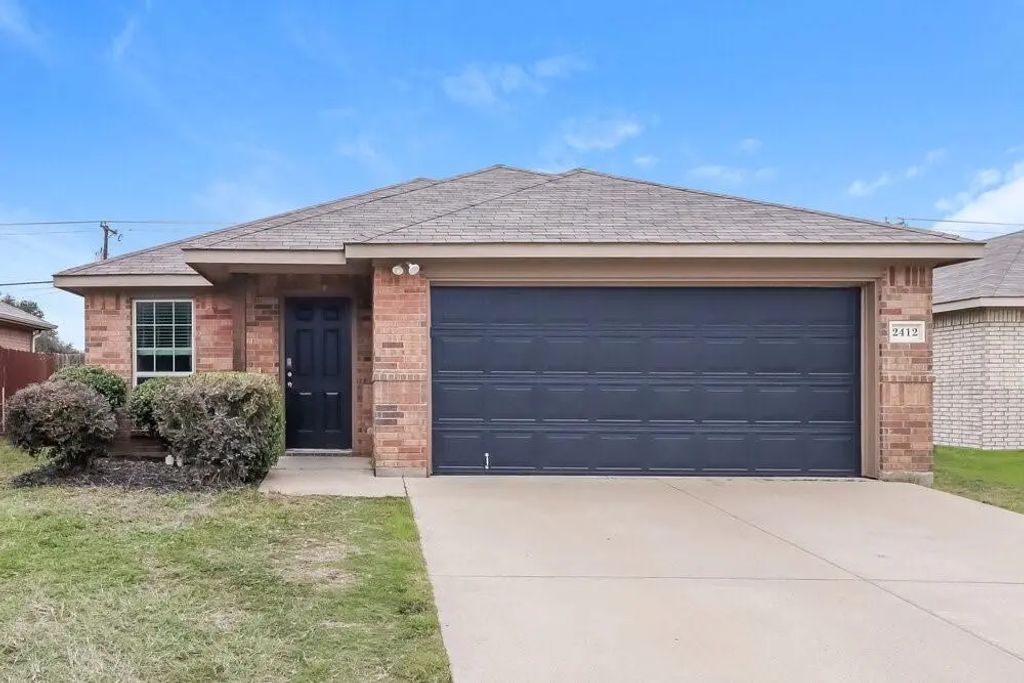 2412 Hawkwood Court, Fort Worth