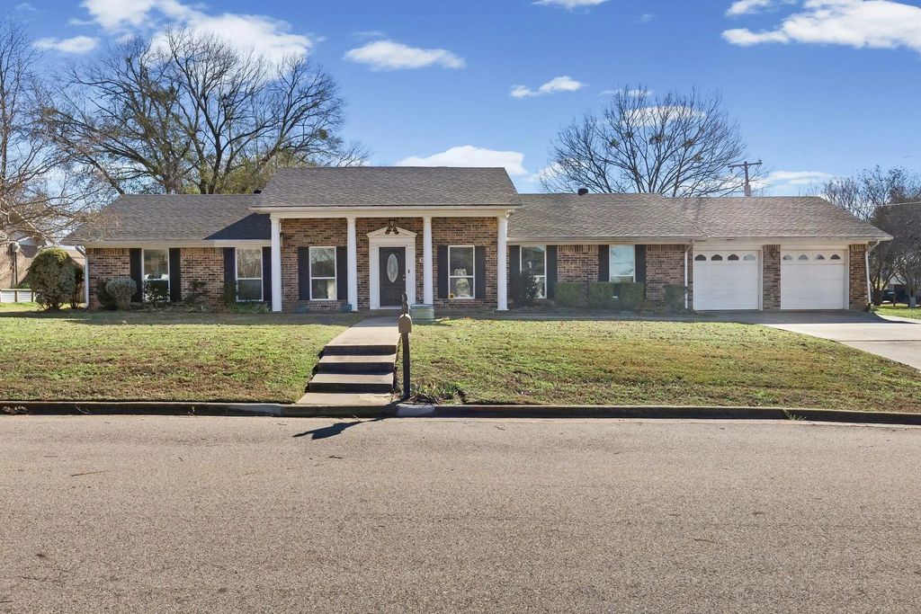 601 Rasure Circle, Sulphur Springs