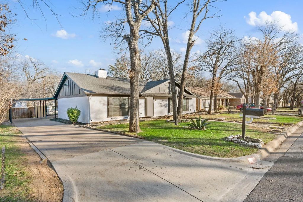 420 Twin Creek Drive, Hurst