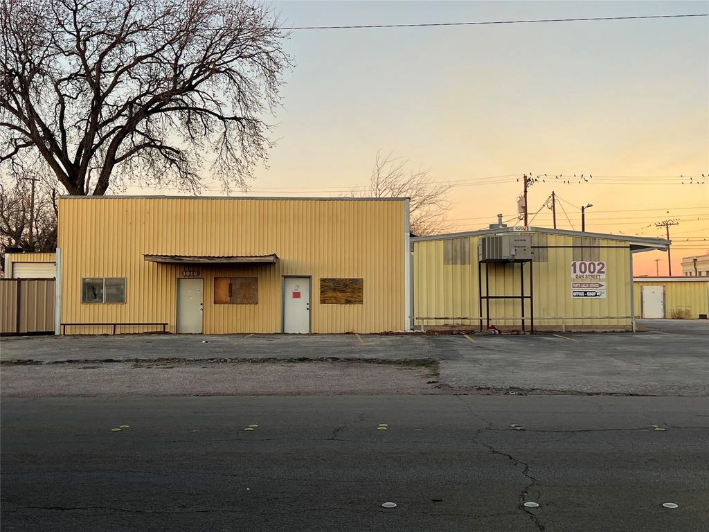 1002 Oak Street, Abilene