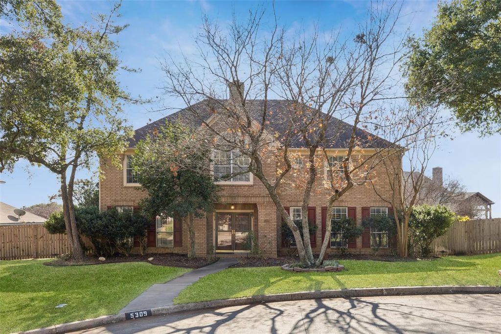 5309 Starry Court, Fort Worth