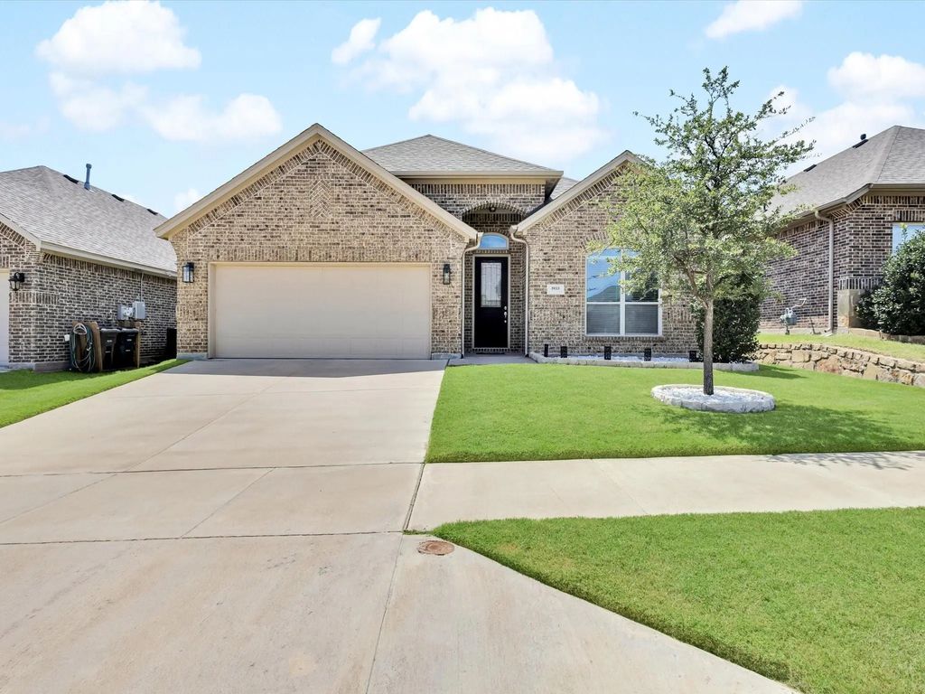 5933 Dunnlevy Drive, Fort Worth
