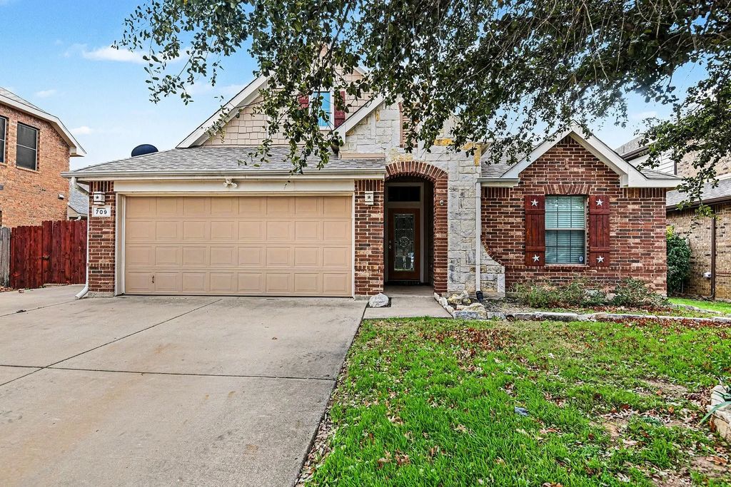 709 Ridgewater Trail, Fort Worth