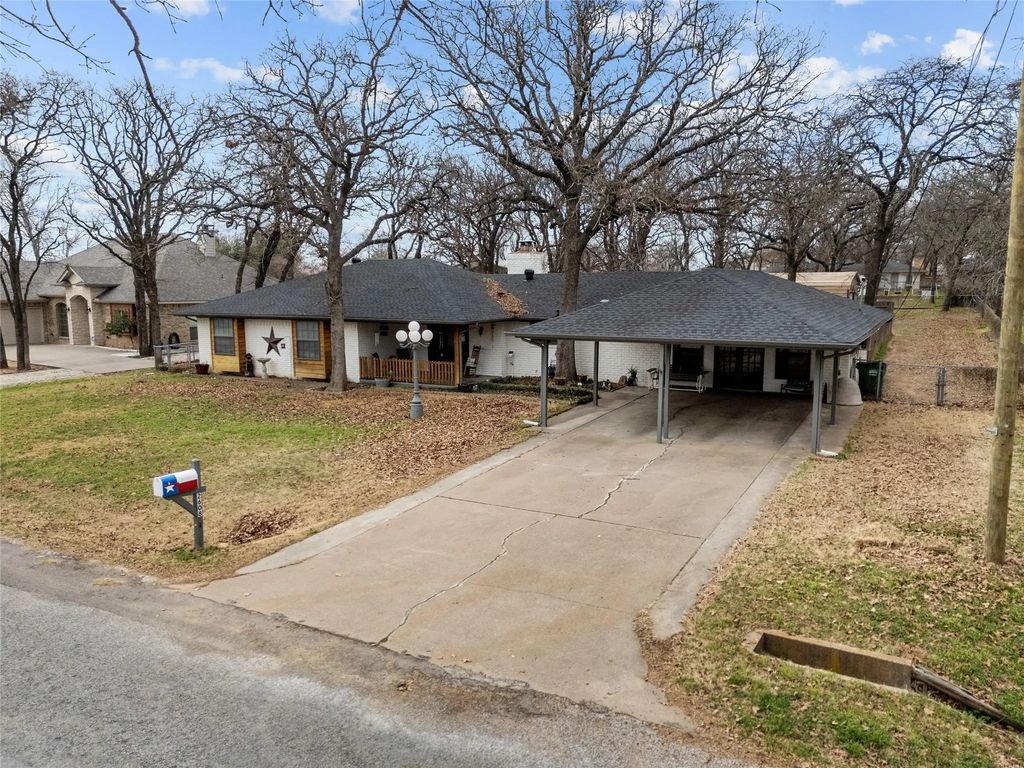 2608 Royal Lane, Granbury