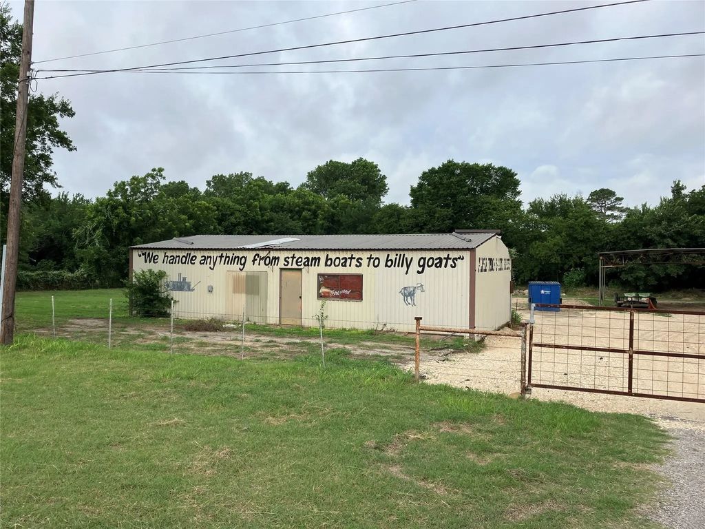 210 S Parkway Drive, Alvarado
