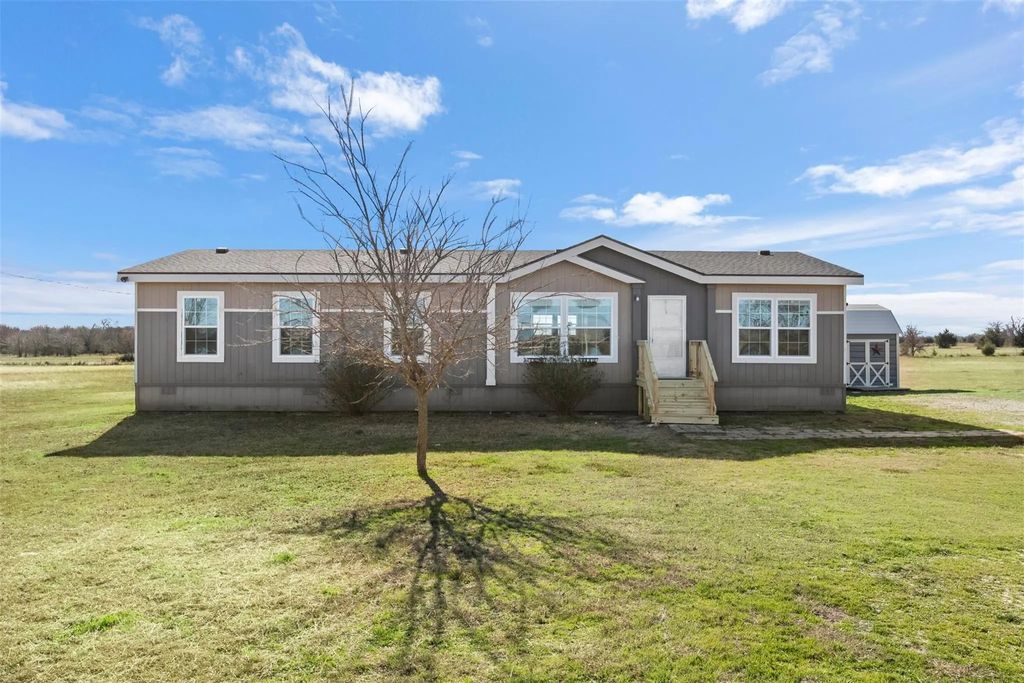 5542 County Road 1043, Celeste