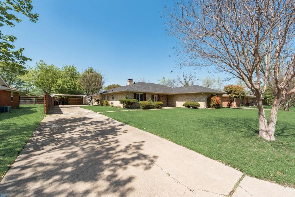 219 Hillcrest Street, Sanger