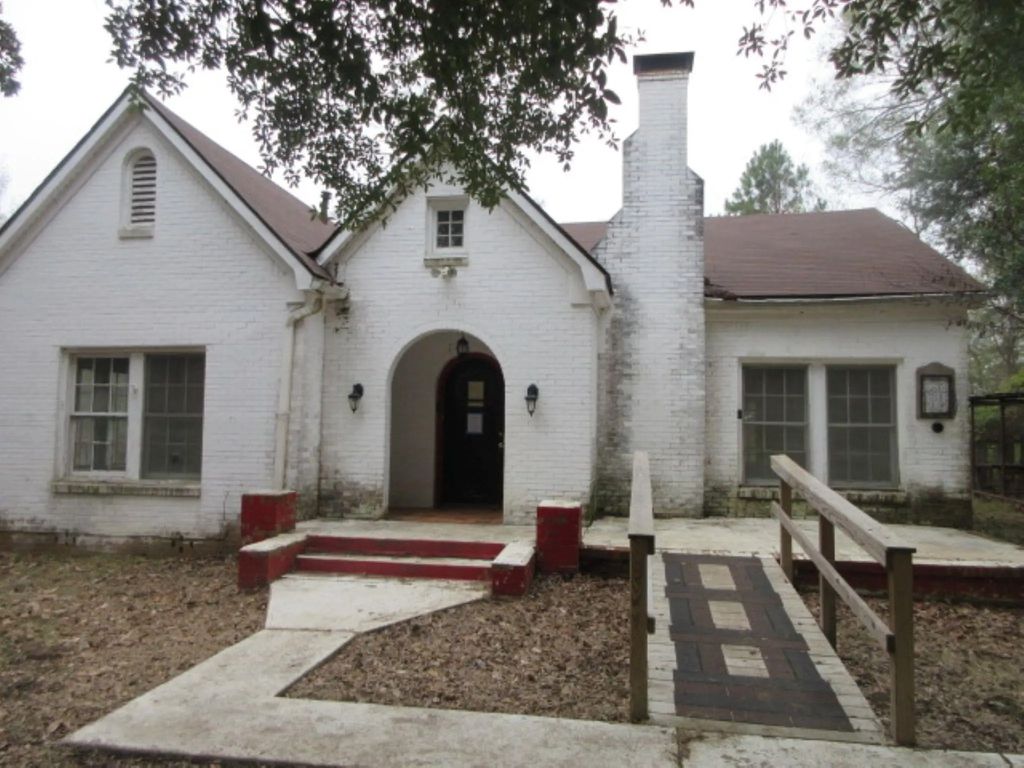 14924 Parkway Drive, Hosston
