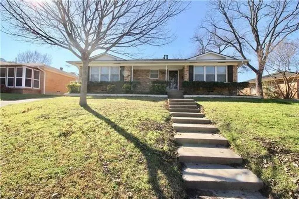 2339 Rockyglen Drive, Dallas