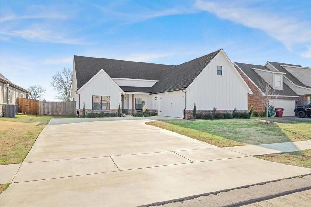 1825 Meadowview, Canton