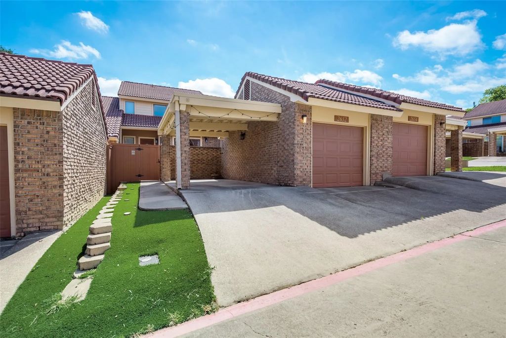 2652 Entrada Boulevard, Irving