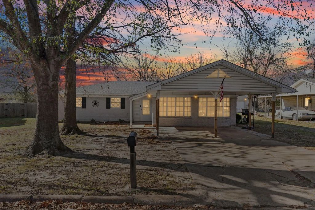 1117 Bowie Street, Sulphur Springs