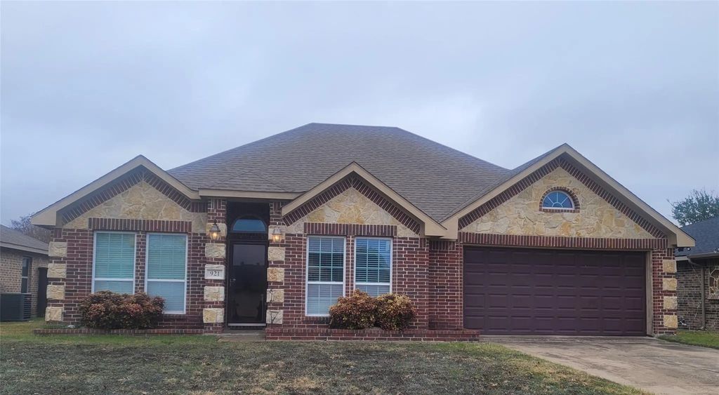 921 Brookhaven Drive, Lancaster