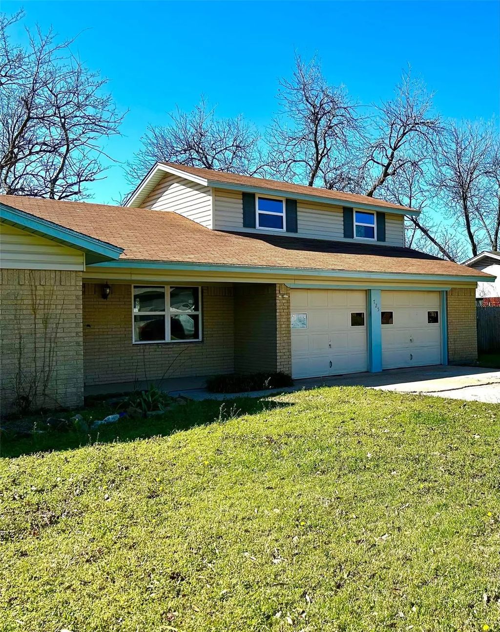725 Meadowlark Circle, Crowley