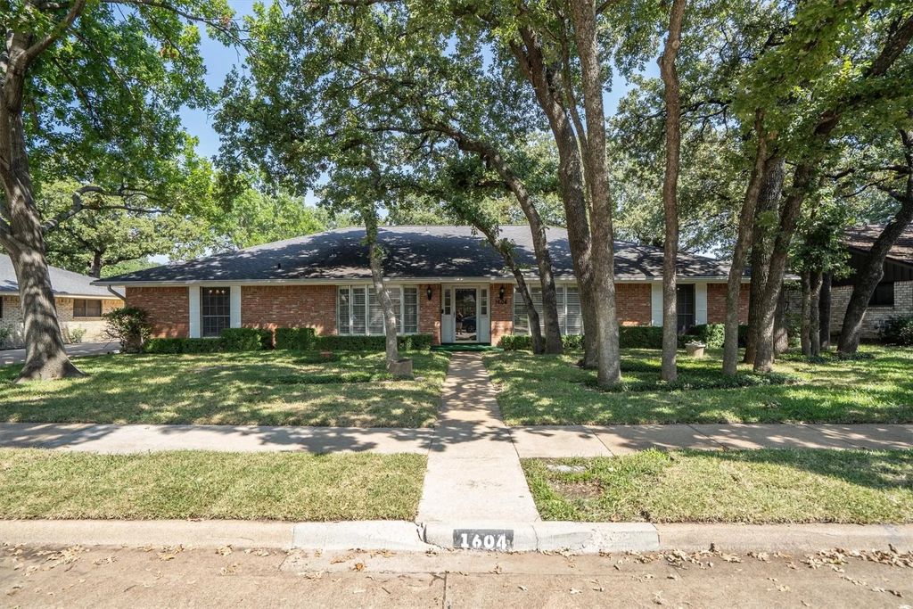 1604 Oak Meadow Drive, Irving