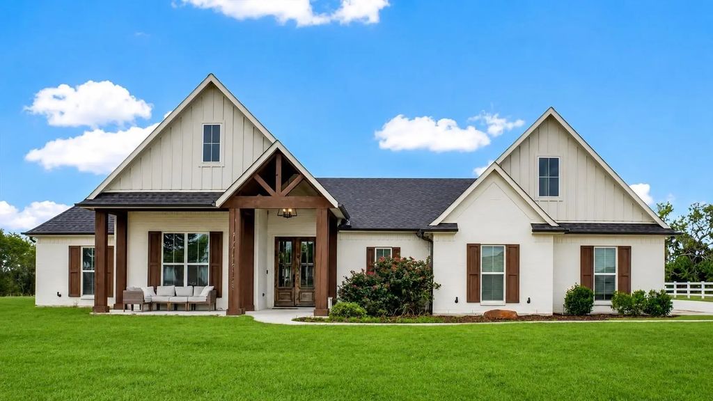 101 Sky Way, New Fairview