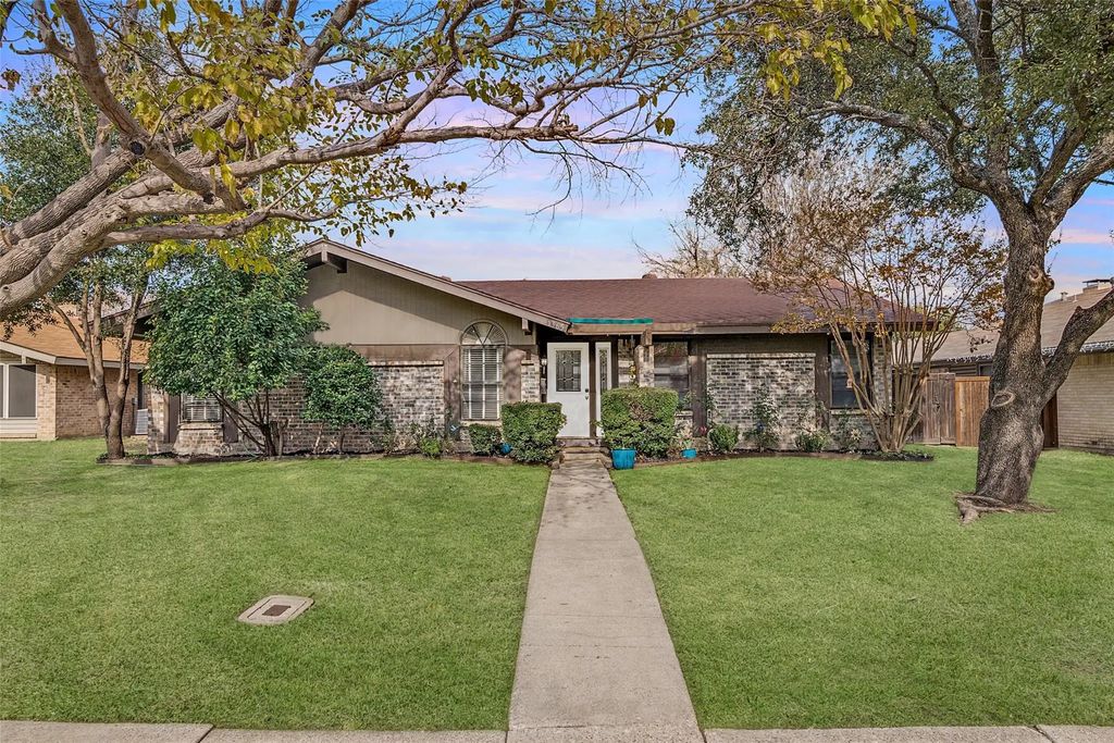 1365 Forestglen Drive, Lewisville