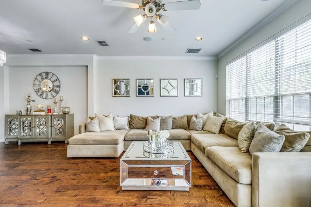 3932 Asbury Lane, Addison