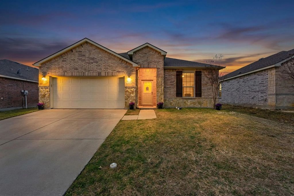 5824 Mirror Ridge Drive, Fort Worth