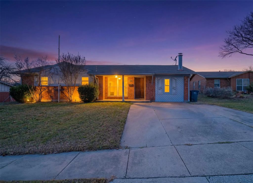 4907 Camille Court, Fort Worth