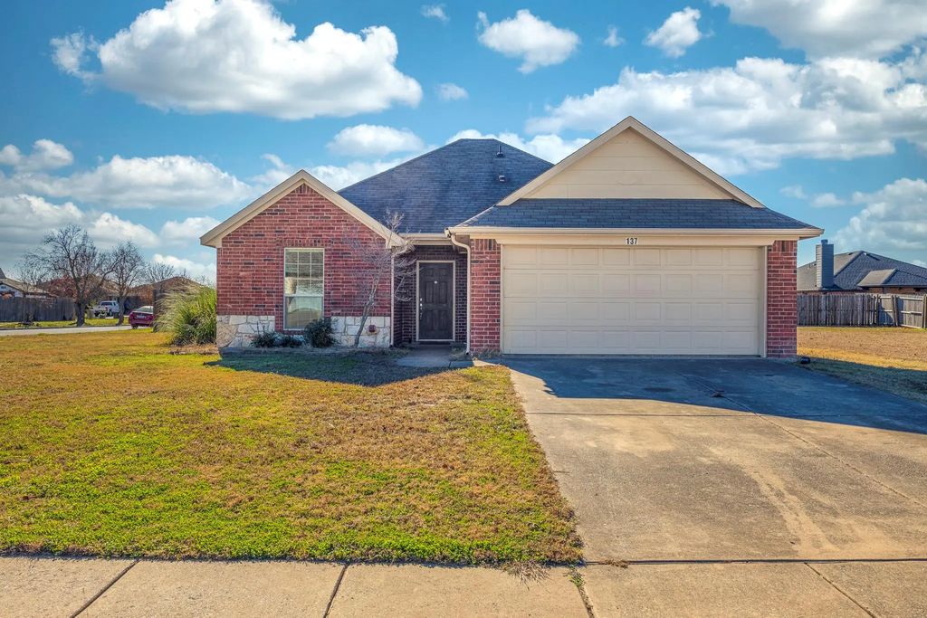 137 Lipan Street, Greenville