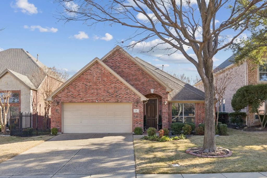 28 Emerald Pond Drive, Frisco
