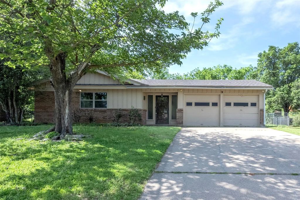 610 E Anderson Street, Weatherford