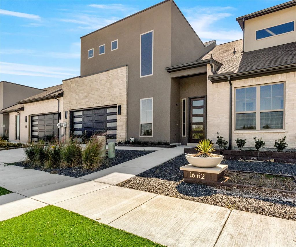 1662 Governors Boulevard, Heath