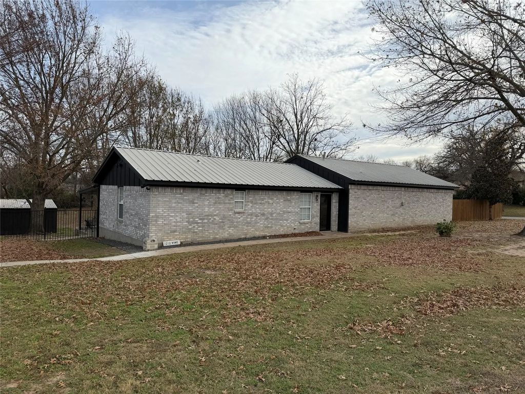 1010 Vine Street, Weatherford