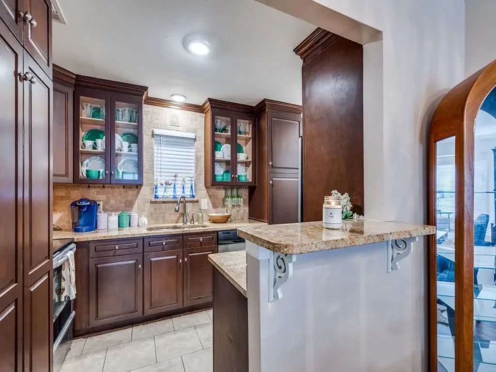 6011 E University Boulevard 145, Dallas