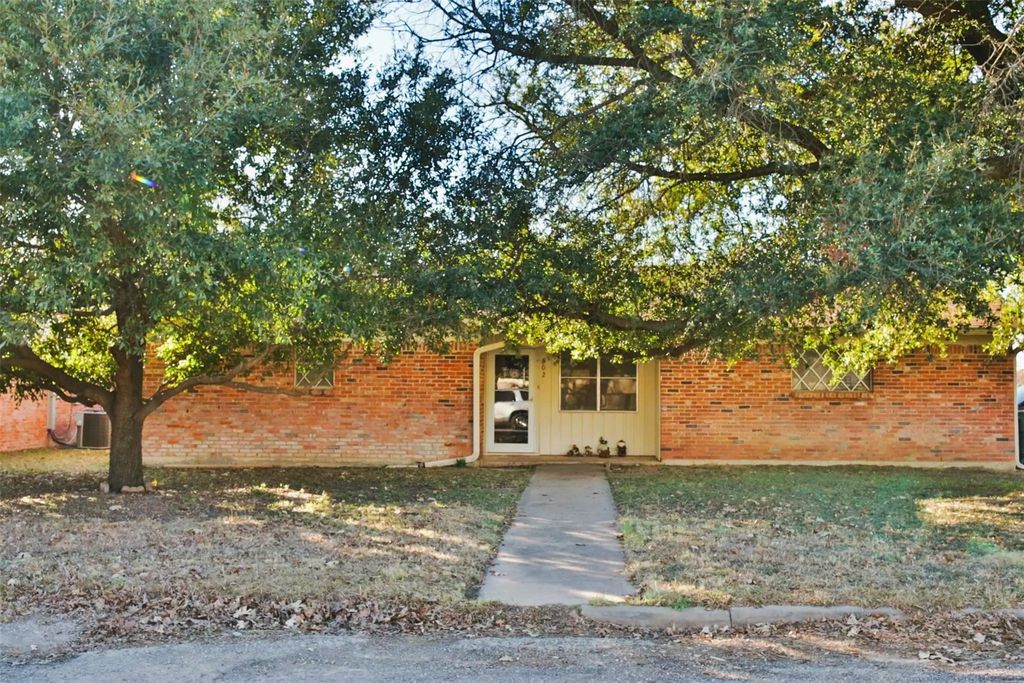 502 Ridgeway Street, Clyde