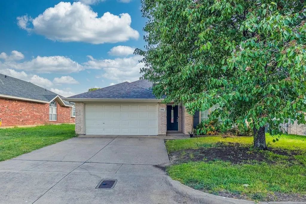 3704 Staghorn Circle N, Fort Worth