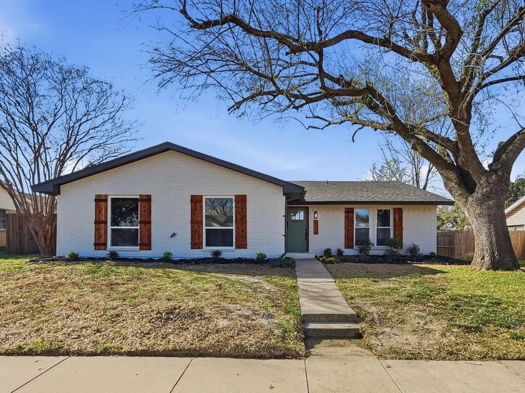 2110 Cedarcrest Drive, Carrollton