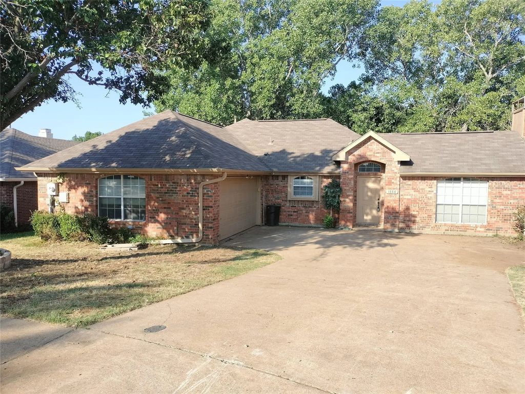 1888 Helen Lane, Lewisville