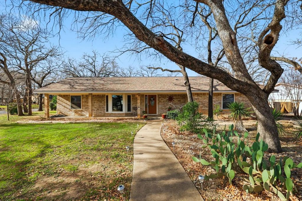 2825 Winterhaven Drive, Hurst