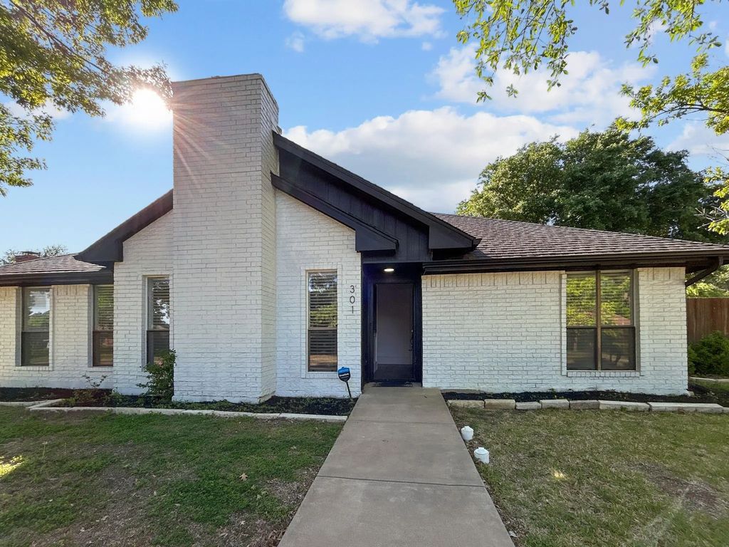 301 Barclay Avenue, Coppell