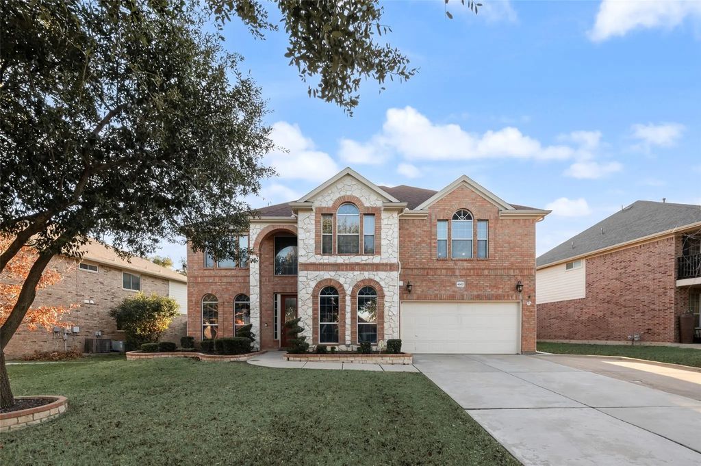 4902 Spring Lake Parkway, Mansfield