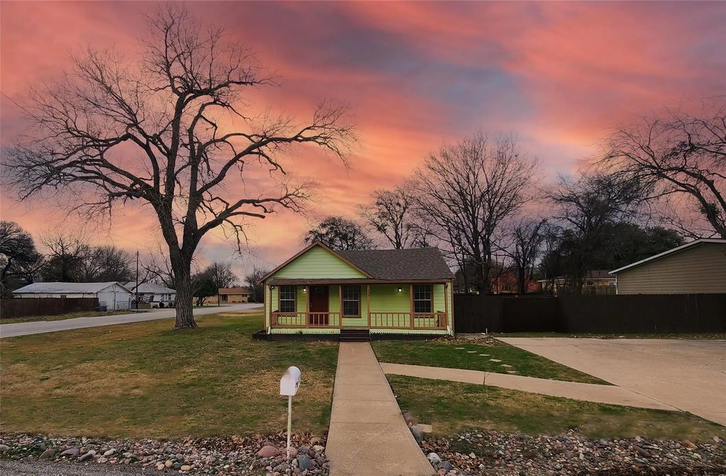 233 Texas Street, Cedar Hill