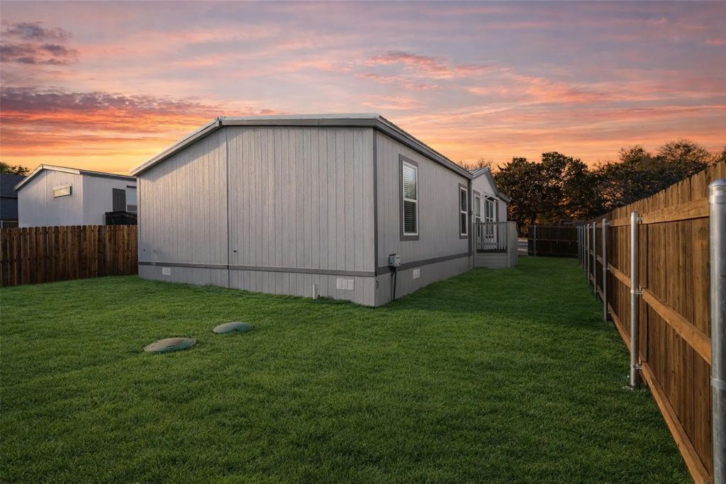915 Arkansas River Drive, Granbury
